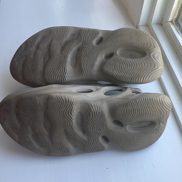 Yeezy Foam Runner Stone Sage Size 8 - Picture 4 of 6